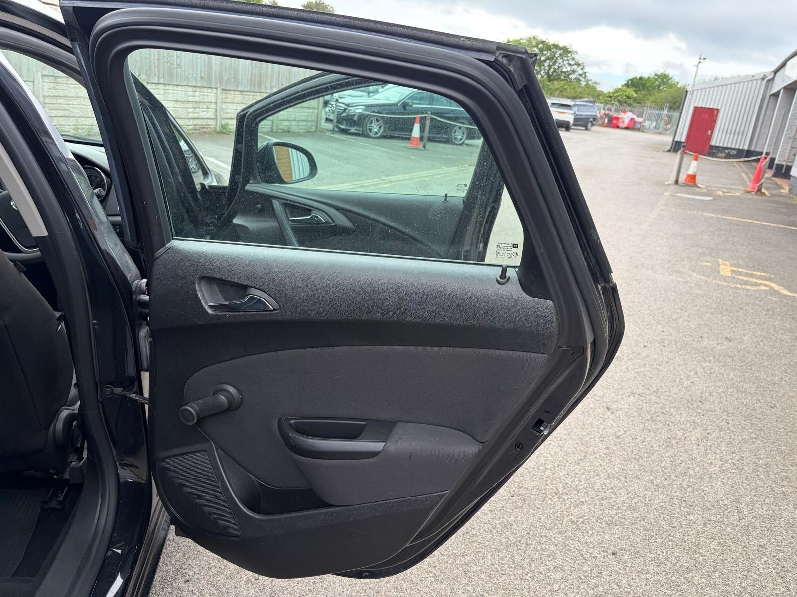 Vauxhall Astra - image 8